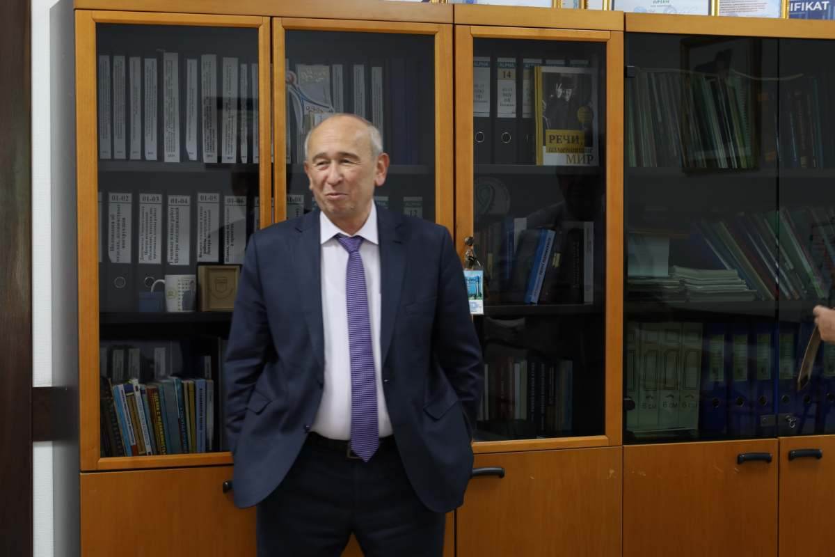 MARKAZ XODIMI «MEHNAT FAXRIYSI» KO‘KRAK NISHONI BILAN TAQDIRLANDI