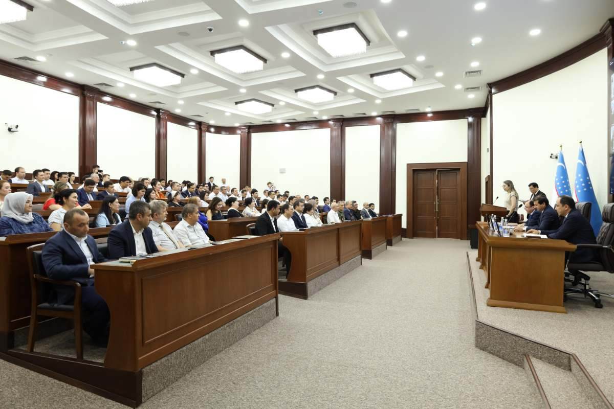 MARKAZ XODIMLARI “O‘ZBEKISTON RESPUBLIKASI MUSTAQILLIGINING 35 YILLIGI” ESDALIK NISHONI BILAN TAQDIRLANDI